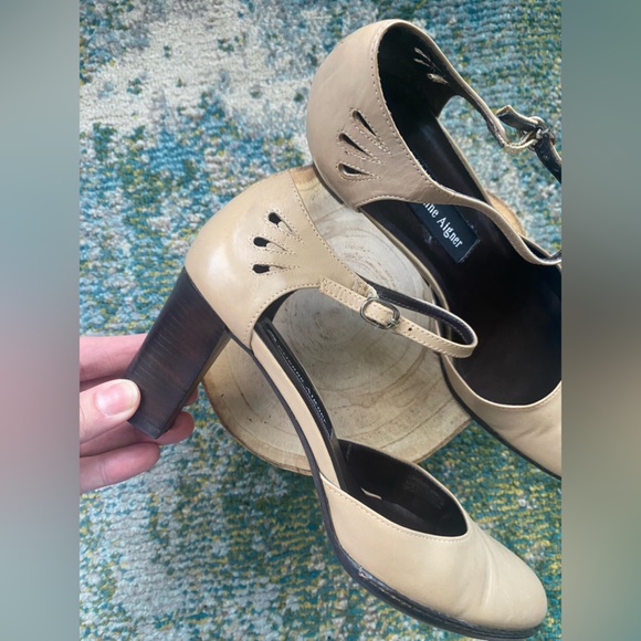 Vintage 90s Eitenne Aigner Vow tan leather ankle strap mary janes, size 8.5M - Picture 3 of 15